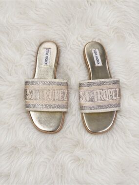 Steve Madden Knox-R Rhinestone Slide
Sandals - Gold/Cream